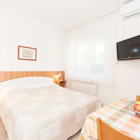 Mate Apartamento Pag Town